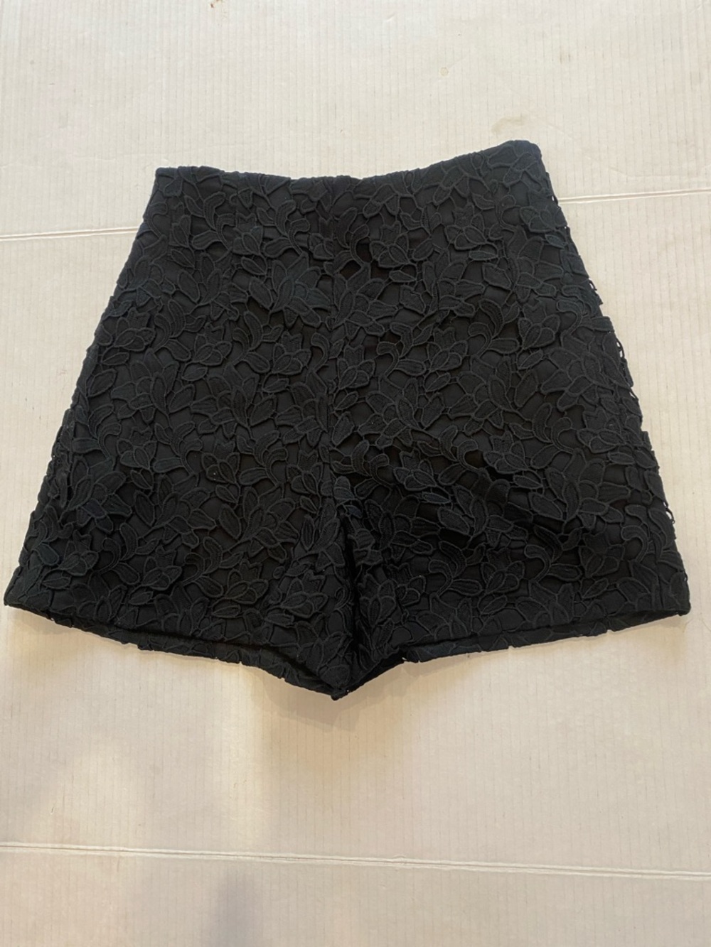Club Monaco Black Lace High-Waist fully lined Shorts with pockets Size 00